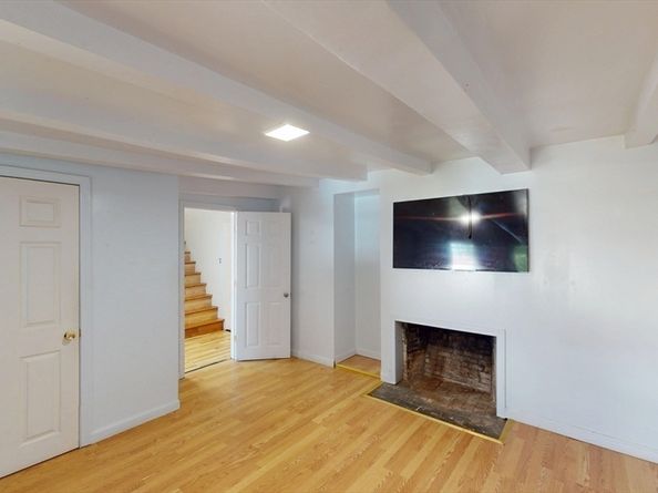 16 Thomas St, Fitchburg MA 01420