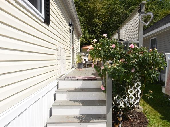 60 Fairview St, Rockland MA 02370