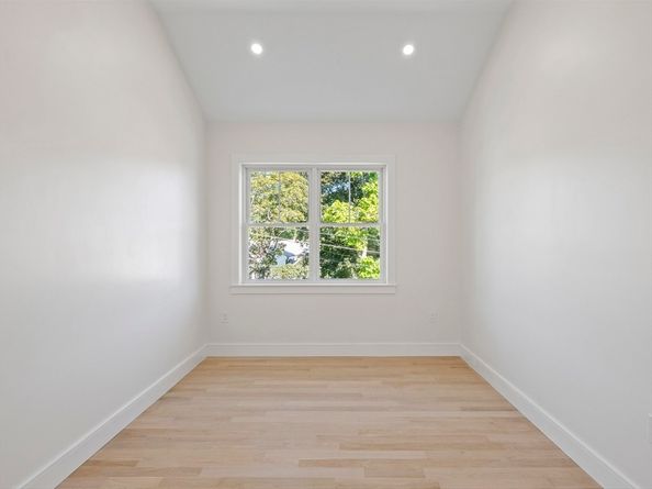 10 Ames St, Wakefield MA 01880