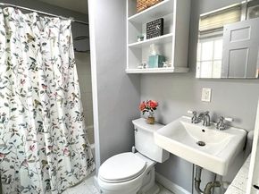 1 Green St. 2, Marblehead MA 01945