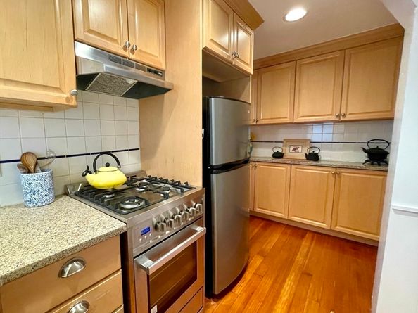 1 Green St. 2, Marblehead MA 01945