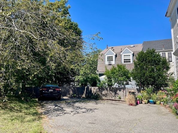 1 Green St. 2, Marblehead MA 01945