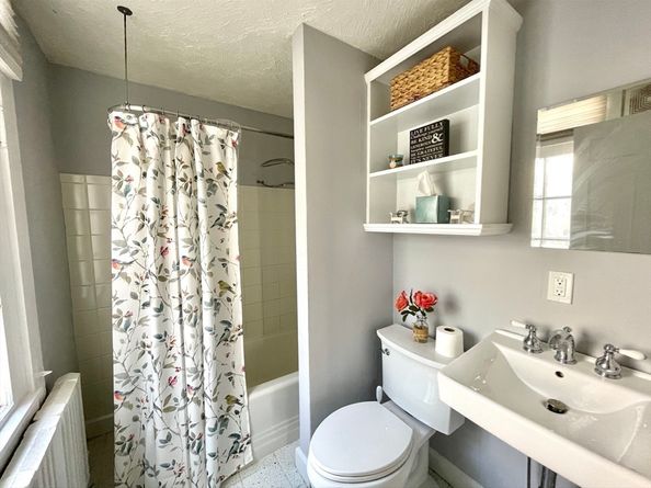 1 Green St. 2, Marblehead MA 01945