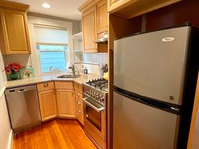 1 Green St. 2, Marblehead MA 01945