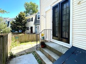 1 Green St. 2, Marblehead MA 01945