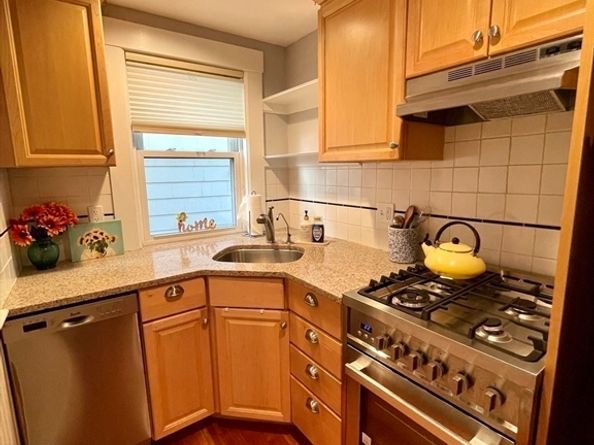 1 Green St. 2, Marblehead MA 01945