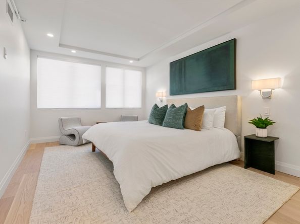 1731 Beacon St 114, Brookline MA 02445