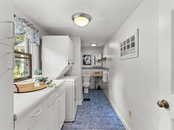 83 River Rd, Norfolk MA 02056