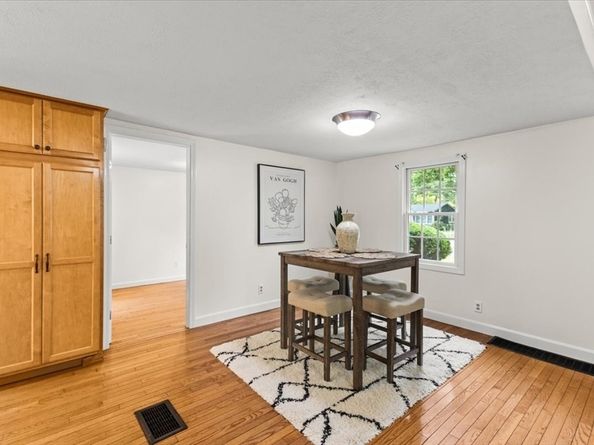 83 River Rd, Norfolk MA 02056