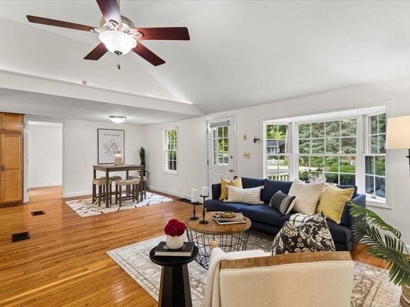 83 River Rd, Norfolk MA 02056