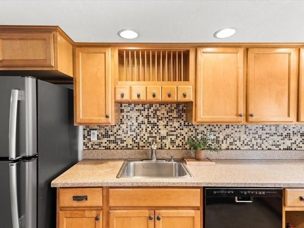 83 River Rd, Norfolk MA 02056