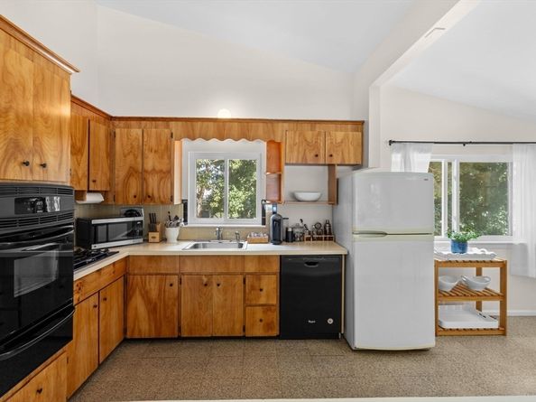 14 Richard Rd, Medway MA 02053