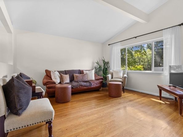 14 Richard Rd, Medway MA 02053