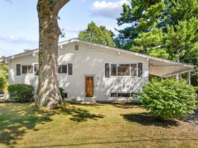 14 Richard Rd, Medway MA 02053
