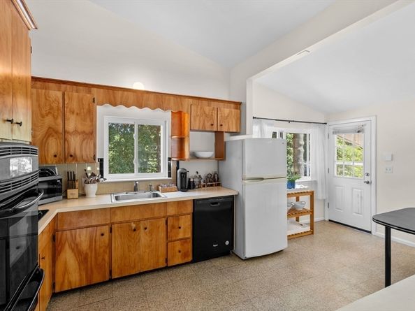 14 Richard Rd, Medway MA 02053