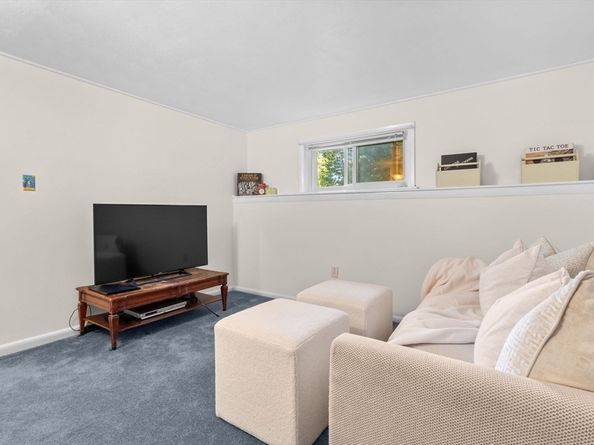 14 Richard Rd, Medway MA 02053