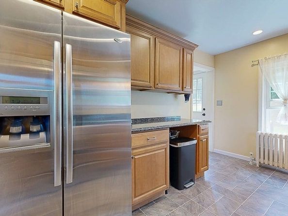 21 Pleasant St, Brookfield MA 01506