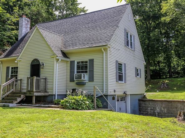 21 Pleasant St, Brookfield MA 01506