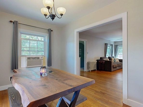 21 Pleasant St, Brookfield MA 01506