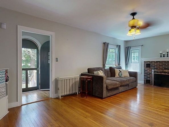 21 Pleasant St, Brookfield MA 01506