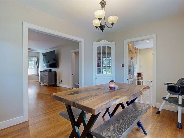 21 Pleasant St, Brookfield MA 01506