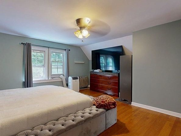 21 Pleasant St, Brookfield MA 01506