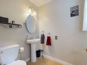 21 Pleasant St, Brookfield MA 01506