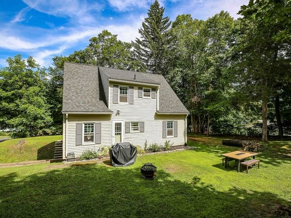 21 Pleasant St, Brookfield MA 01506