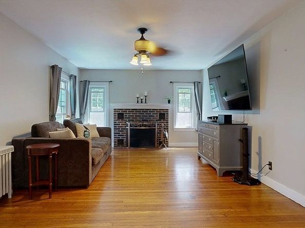 21 Pleasant St, Brookfield MA 01506