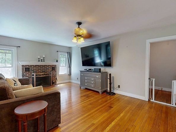 21 Pleasant St, Brookfield MA 01506