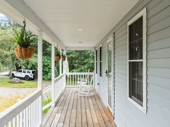 213 Cedar St, Sturbridge MA 01518