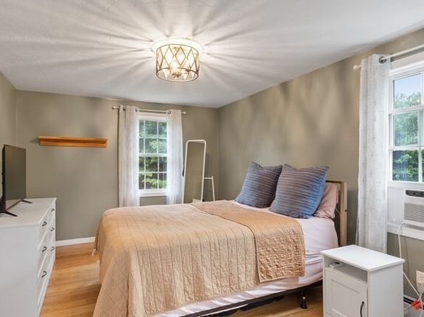 213 Cedar St, Sturbridge MA 01518