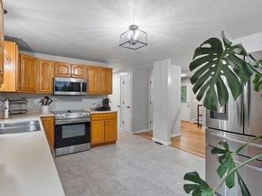 213 Cedar St, Sturbridge MA 01518