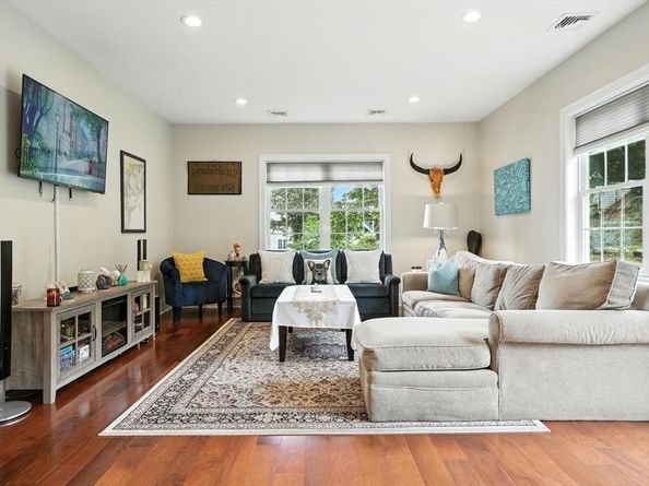 56 Town Hill St 56, Quincy MA 02169