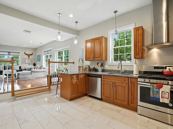 56 Town Hill St 56, Quincy MA 02169