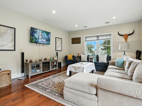 56 Town Hill St 56, Quincy MA 02169
