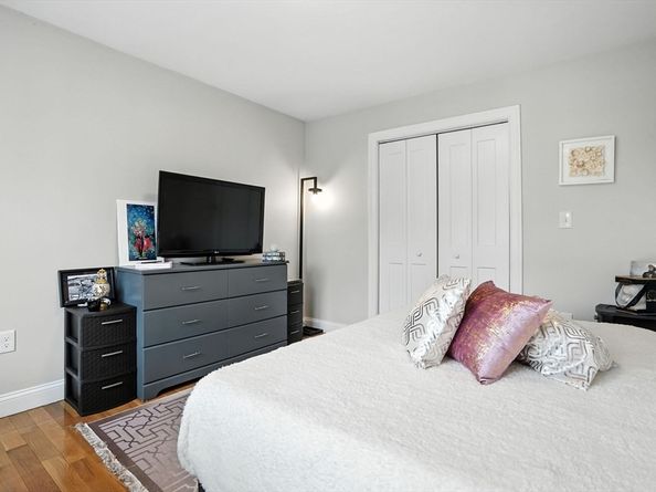 56 Town Hill St 56, Quincy MA 02169