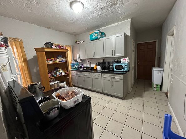 7 Bluff St, Worcester MA 01610