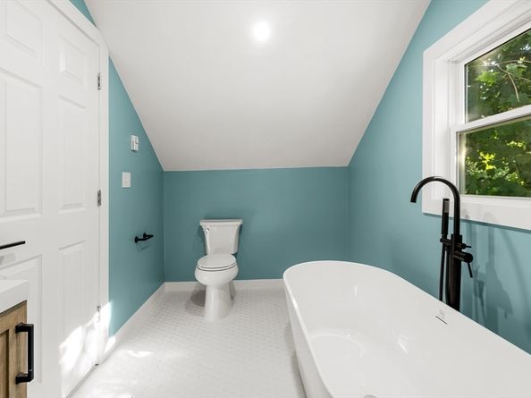 132 Summer St, Plymouth MA 02360