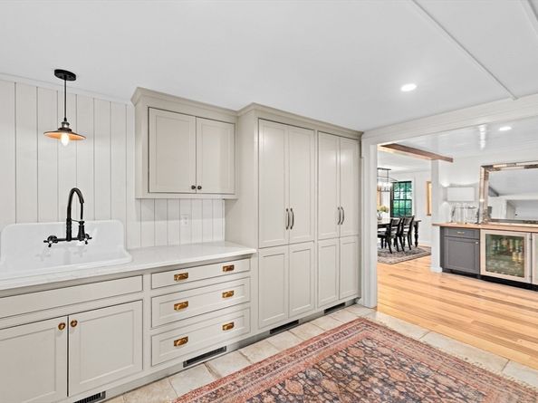 392 S Main St, Cohasset MA 02025