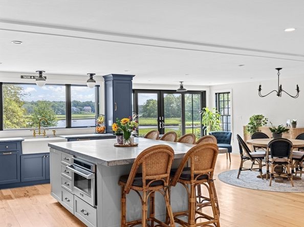 392 S Main St, Cohasset MA 02025