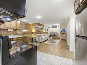 39 Hemenway St 27, Boston MA 02115