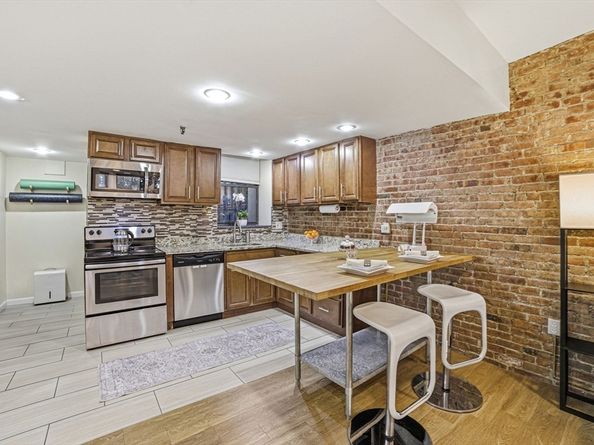 39 Hemenway St 27, Boston MA 02115