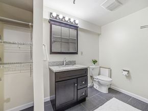 39 Hemenway St 27, Boston MA 02115