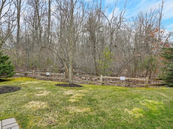 17 Stonebrook Ct 17, Southborough MA 01772