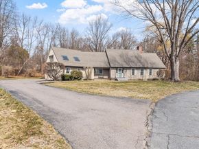 40 Pelham Dr, Fitchburg MA 01420