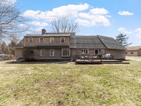 40 Pelham Dr, Fitchburg MA 01420