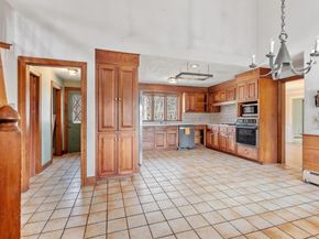 40 Pelham Dr, Fitchburg MA 01420