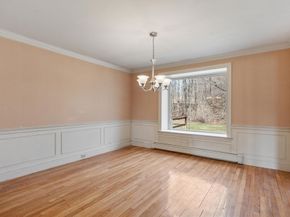40 Pelham Dr, Fitchburg MA 01420