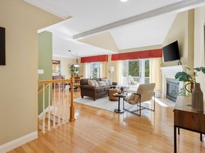 11 Swan Ln 11, Andover MA 01810